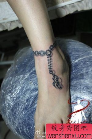 美女脚部脚链纹身图案
