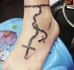 脚部十字架吊链项链纹身