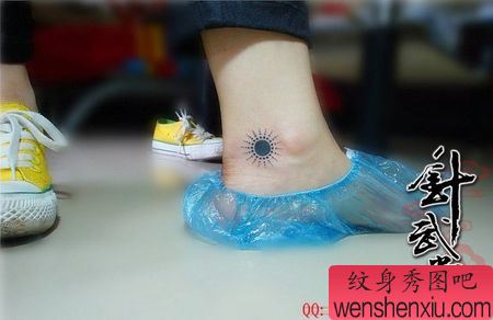 美女脚部图腾太阳纹身