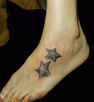 脚部五芒星纹身图案