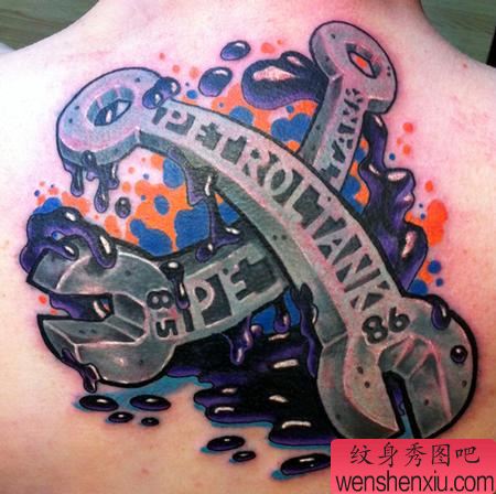 后背帮手纹身图案