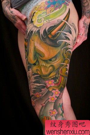 超酷的一幅大腿般若樱花纹身图案