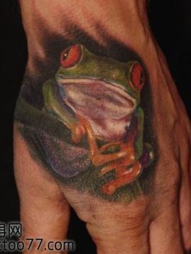手背3D彩色青蛙纹身图案