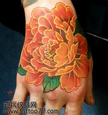 手背彩色牡丹纹身图案