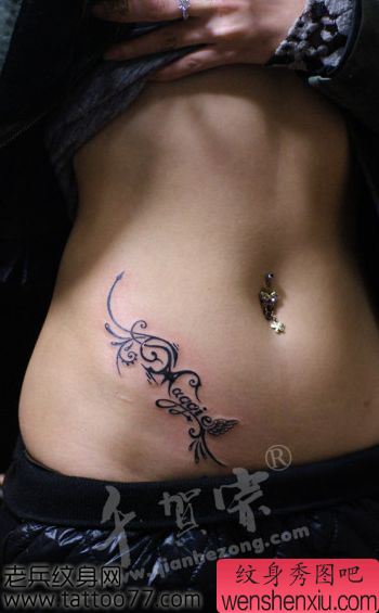 流行的美女腹部图腾藤蔓纹身图案