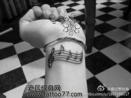 唯美流行的手臂音符纹身图案