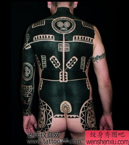一幅另类满背图腾纹身图案
