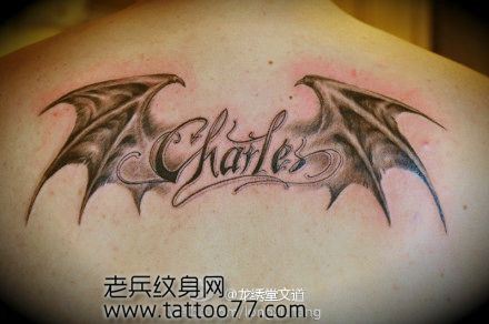 流行的背部恶魔翅膀纹身图案