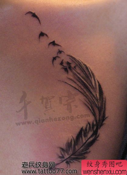 时尚好看的羽毛小鸟纹身图案