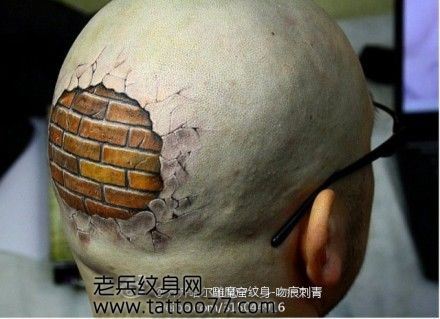 另类的头部地裂纹身图案