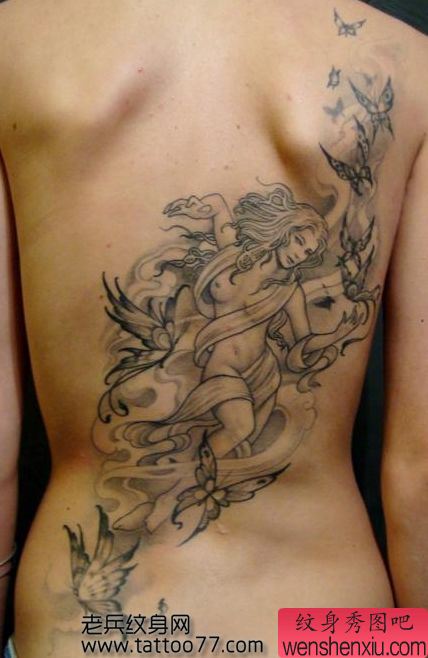 背部性感另类的美女纹身图案