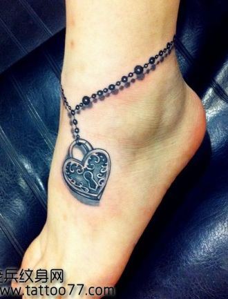 流行的脚部脚链纹身图案