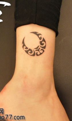美女腿部图腾月亮纹身图案