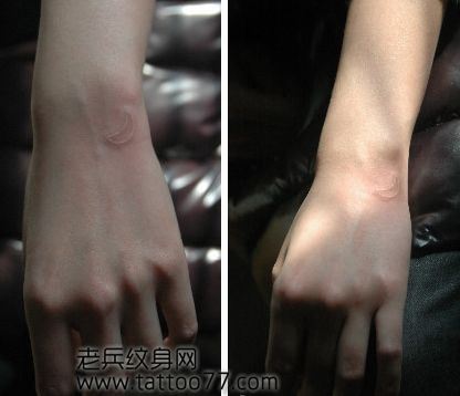 美女手部白色月亮纹身图案