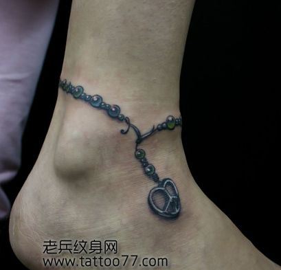 美女脚部流行的脚链纹身图案