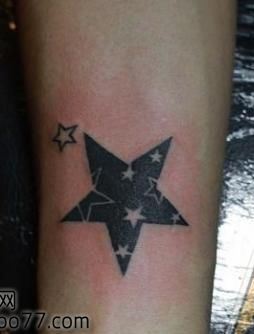经典流行的图腾五角星纹身图案