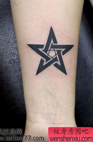 手臂图腾五芒星纹身图案