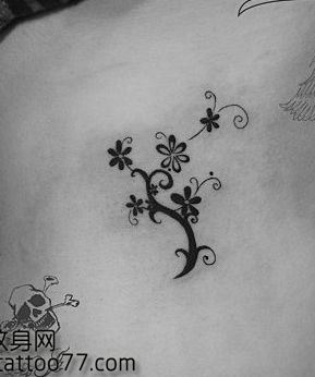 一幅经典的图腾花纹身图案