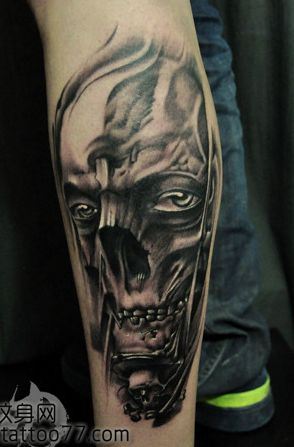 腿部经典帅气的骷髅纹身图案