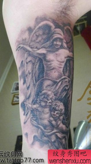 手臂流行的守护天使纹身图案