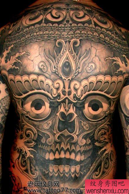 一幅满背嘎巴拉纹身图案