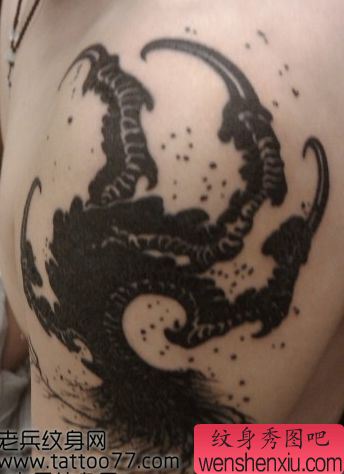 一幅另类的图腾龙爪纹身图案