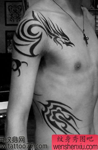 超酷的过肩图腾凤凰纹身图案