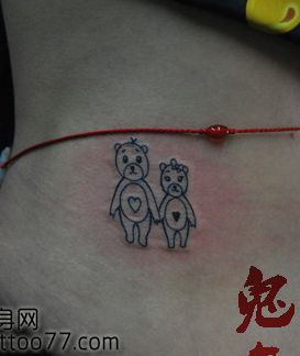 美女腰部超可爱的小熊纹身图案