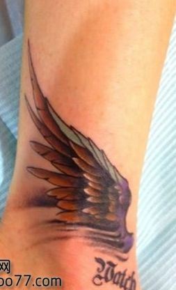 美女腿部好看流行的翅膀纹身图案