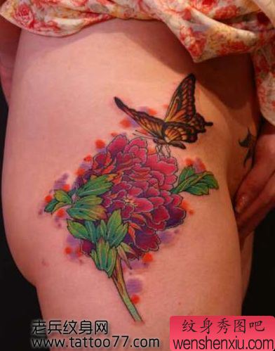 美女臀部牡丹蝴蝶纹身图案