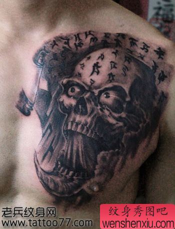 流行霸气的胸部骷髅纹身图案