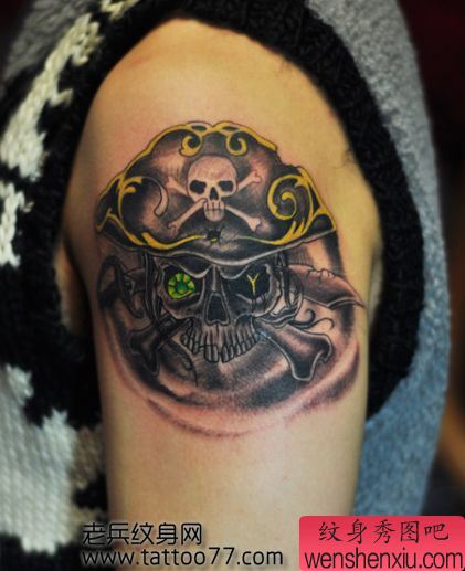 手臂海盗骷髅纹身图案