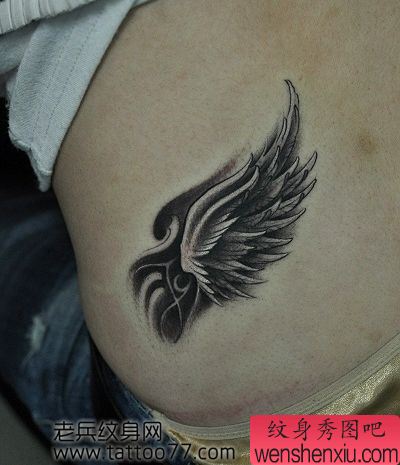 精美的腰部翅膀纹身图案