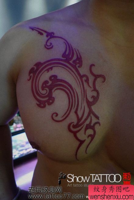 胸部帅气好看的彩色图腾纹身图案
