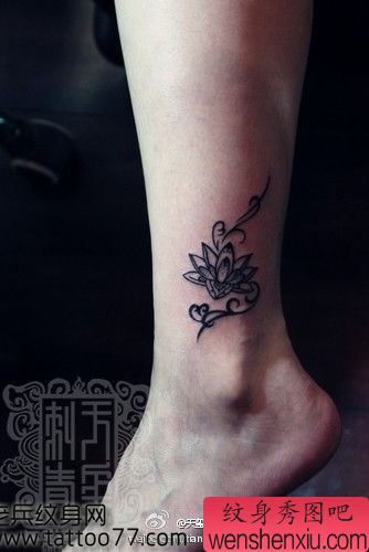 腿部流行的图腾莲花纹身图案