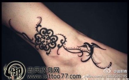 脚部精美流行的图腾四叶草燕子纹身图案