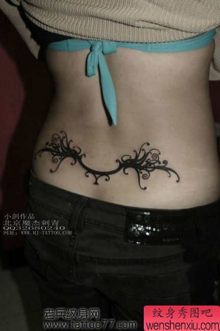 流行性感的腰部图腾腰花纹身图案