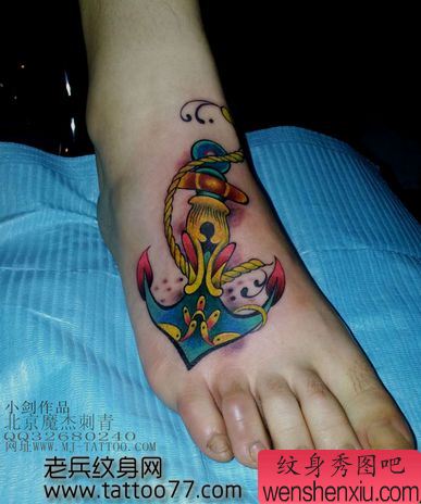 美女脚背好看的铁锚纹身图案