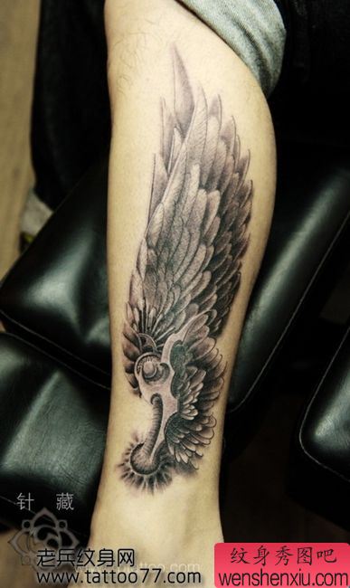 腿部帅气流行的机械翅膀纹身图案