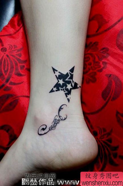 美女腿部精美的图腾五角星纹身图案