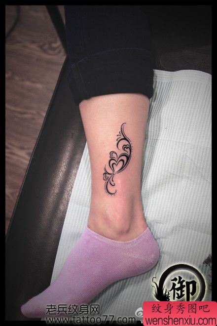 美女腿部图腾爱心藤蔓纹身图案
