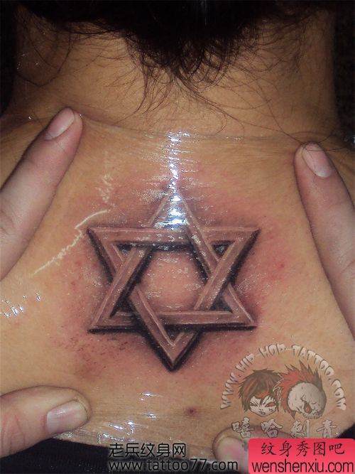 颈部立体六芒星纹身图案