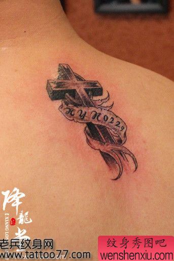 背部十字架字母纹身图案