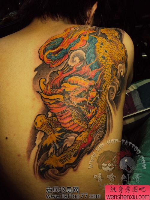 一幅背部神兽麒麟纹身图案