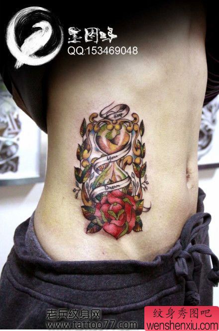 腰部流行的欧美玫瑰花沙漏纹身图案
