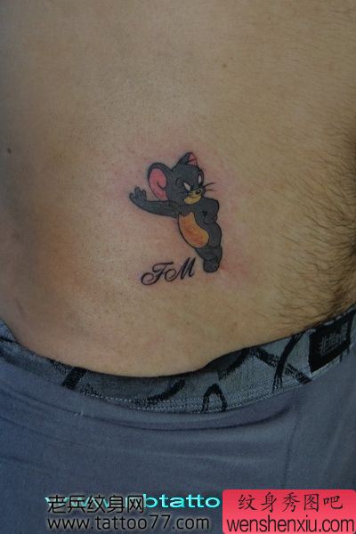 可爱的腹部卡通老鼠纹身图案