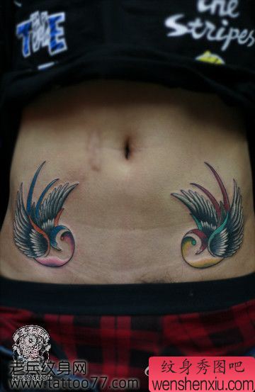 腹部欧美风格的鸽子纹身图案