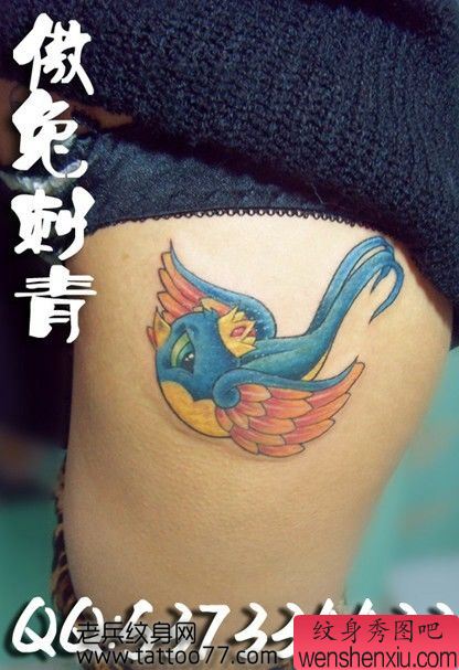 女孩子喜欢的燕子纹身图案