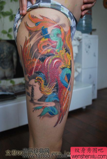 美女腿部华丽的凤凰纹身图案