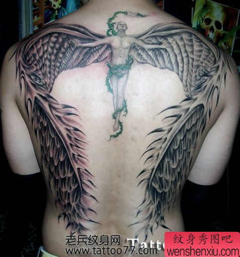超酷的背部天使翅膀纹身图案